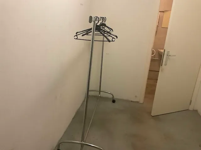 Inhoud kleedkamers en kantine - afbeelding 4 van  10