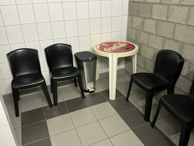 Inhoud kleedruimte - afbeelding 5 van  7