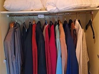 Inhoud kleerkast - afbeelding 1 van  3