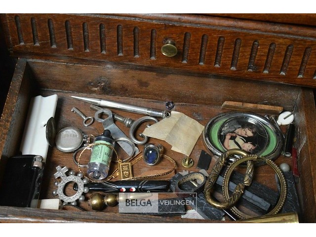 Inhoud lade div deco materialen - afbeelding 4 van  6