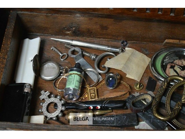 Inhoud lade div deco materialen - afbeelding 5 van  6