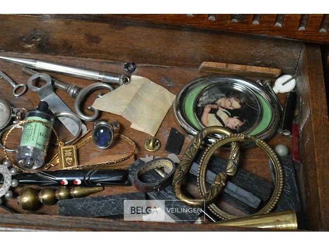 Inhoud lade div deco materialen - afbeelding 6 van  6