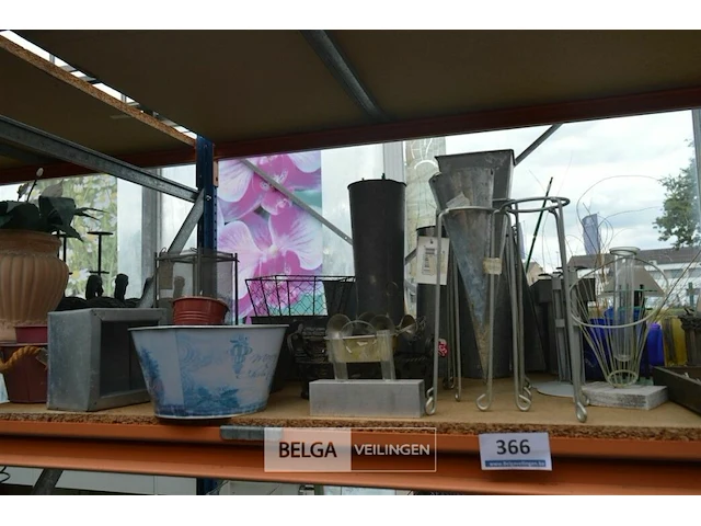 Inhoud legger div deco materialen - afbeelding 1 van  5