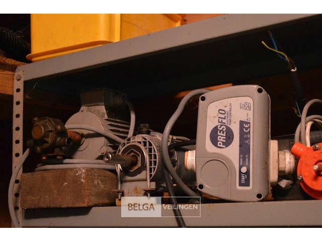 Inhoud legger div pompen - afbeelding 2 van  4