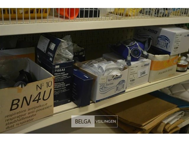 Inhoud legger partij div. filters en maskers - afbeelding 1 van  5