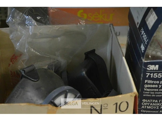 Inhoud legger partij div. filters en maskers - afbeelding 2 van  5