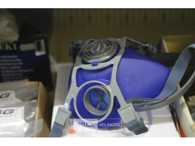 Inhoud legger partij div. filters en maskers - afbeelding 4 van  5