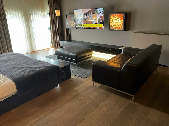 Inhoud luxe hotelkamer suite 309 - afbeelding 1 van  52