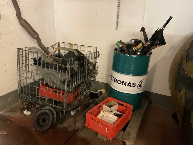 Inhoud magazijn garage - afbeelding 4 van  7