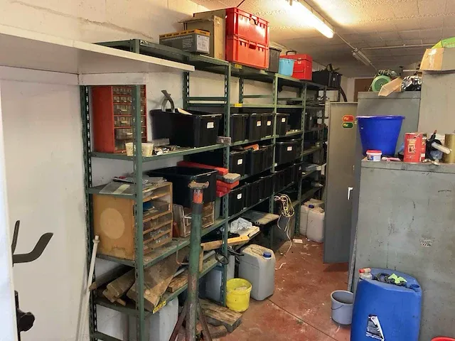 Inhoud magazijn garage - afbeelding 7 van  7