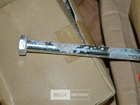 Inhoud pallet div bouten en scharnieren - afbeelding 2 van  3