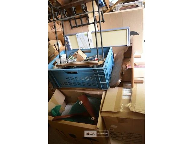 Inhoud pallet div fotokaders en deco - afbeelding 1 van  5