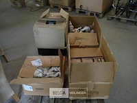 Inhoud pallet div retro deco materialen - afbeelding 1 van  7