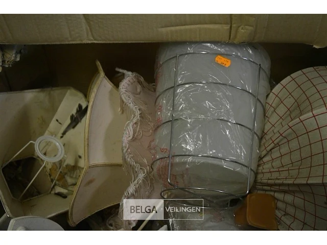 Inhoud pallet div retro deco materialen - afbeelding 7 van  7