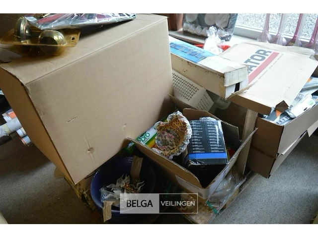 Inhoud pallet div retro decomaterialen - afbeelding 1 van  9