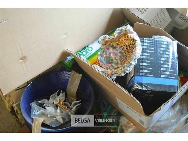 Inhoud pallet div retro decomaterialen - afbeelding 2 van  9