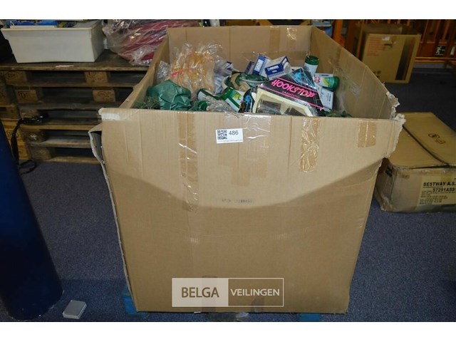 Inhoud pallet div retro materialen - afbeelding 1 van  6