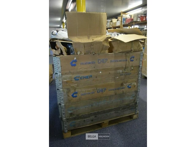 Inhoud pallet grote partij winter laarzen boord is verduurd - afbeelding 1 van  4