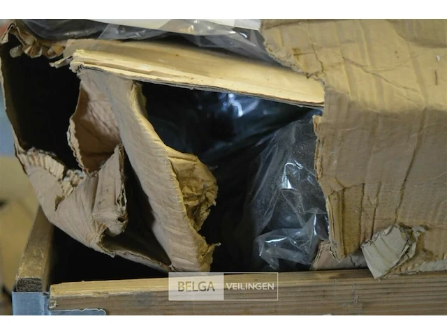 Inhoud pallet grote partij winter laarzen boord is verduurd - afbeelding 2 van  4
