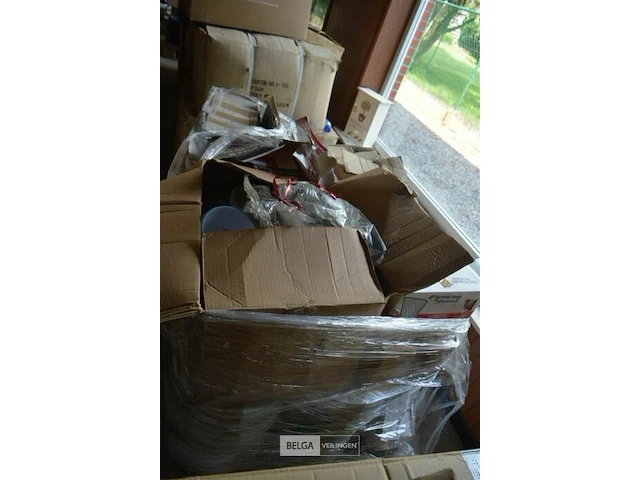 Inhoud pallet kommen, glazen en borden - afbeelding 2 van  7