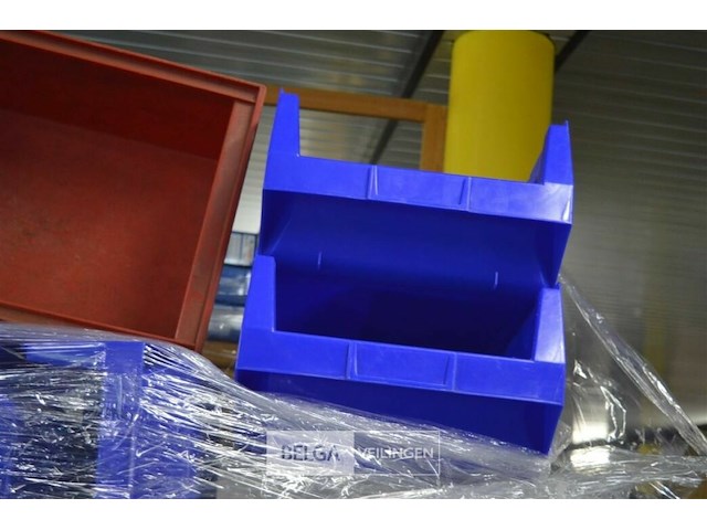 Inhoud pallet partij bakken en dozen - afbeelding 4 van  4