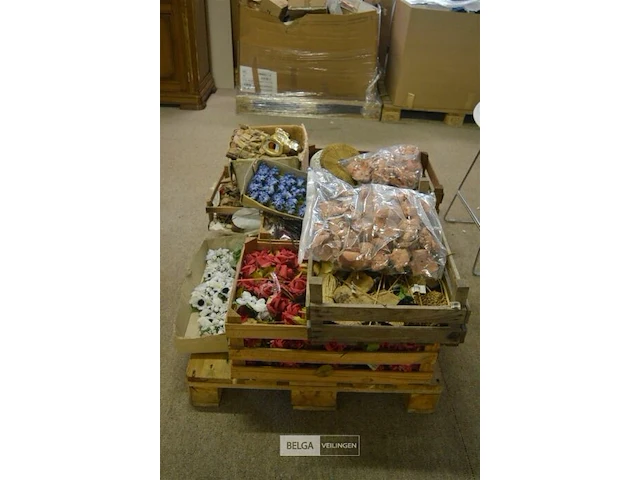 Inhoud pallet partij deco bloemen - afbeelding 1 van  7