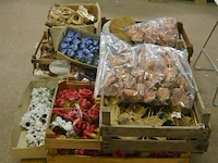 Inhoud pallet partij deco bloemen - afbeelding 1 van  7