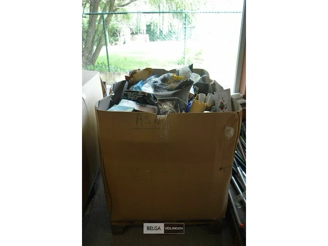 Inhoud pallet partij div deco - afbeelding 1 van  7