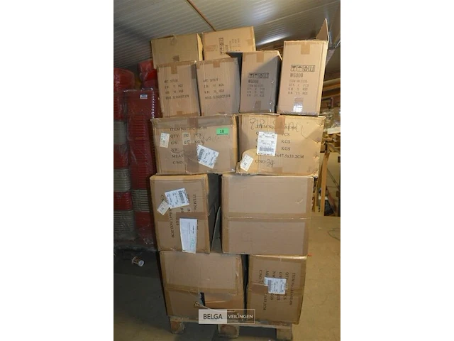 Inhoud pallet partij div decomaterialen - afbeelding 1 van  2