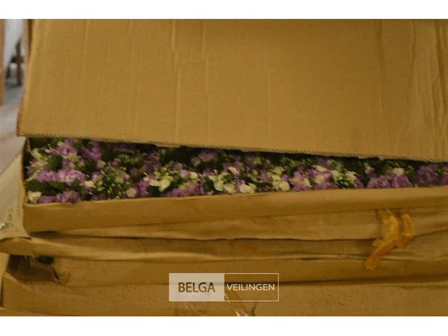 Inhoud pallet partij div plastic bloemen - afbeelding 3 van  5