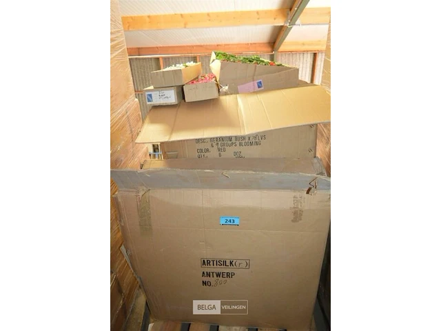 Inhoud pallet partij div plastic bloemen - afbeelding 2 van  4