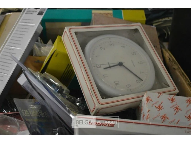 Inhoud pallet partij div retro deco en materialen - afbeelding 4 van  9