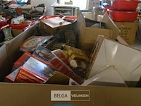 Inhoud pallet partij div retro deco en materialen - afbeelding 1 van  5
