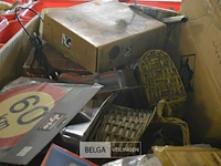 Inhoud pallet partij div retro deco en materialen - afbeelding 3 van  5