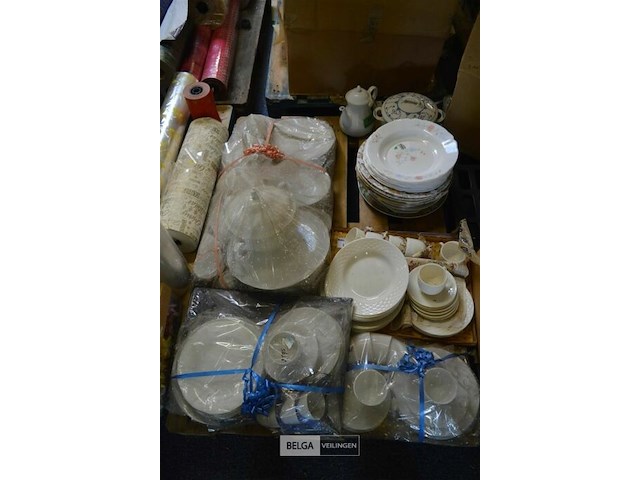 Inhoud pallet partij div servies - afbeelding 1 van  6