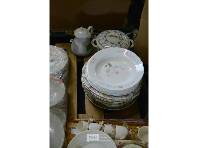 Inhoud pallet partij div servies - afbeelding 3 van  6