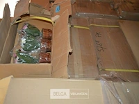 Inhoud pallet partij plastic bloemen in potjes - afbeelding 1 van  4