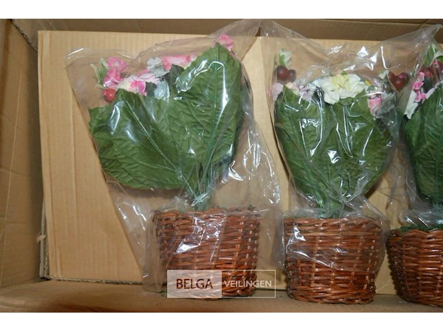 Inhoud pallet partij plastic bloemen in potjes - afbeelding 2 van  4
