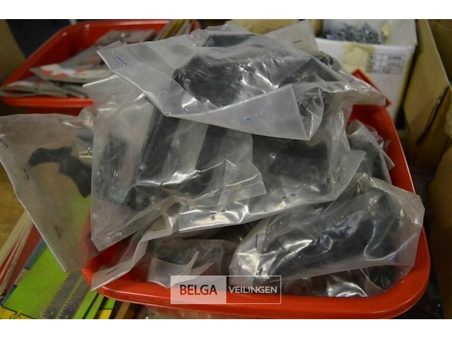 Inhoud pallet scharnieren, schroeven, zaagbladen en div - afbeelding 2 van  11