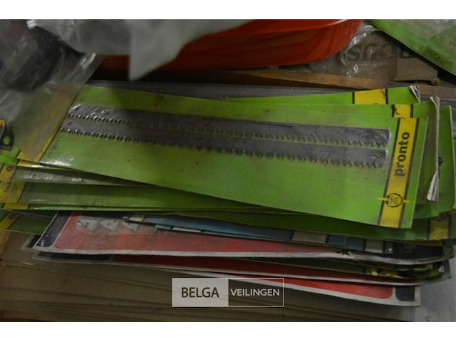 Inhoud pallet scharnieren, schroeven, zaagbladen en div - afbeelding 5 van  11