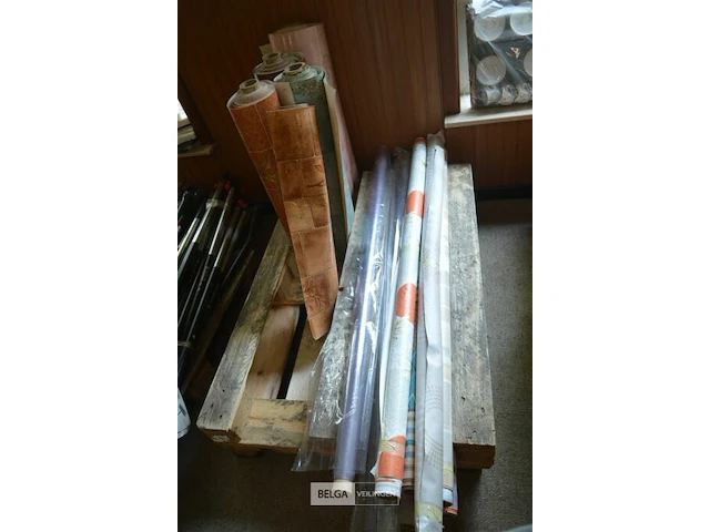 Inhoud pallet tafellakens en 4 restrol balatum - afbeelding 1 van  4