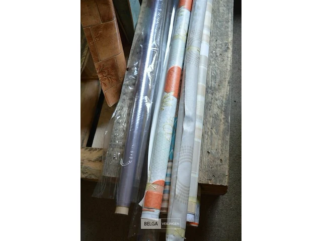 Inhoud pallet tafellakens en 4 restrol balatum - afbeelding 3 van  4