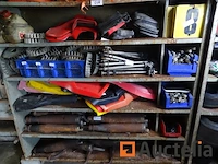 Inhoud plank: karting accessoires - afbeelding 1 van  14