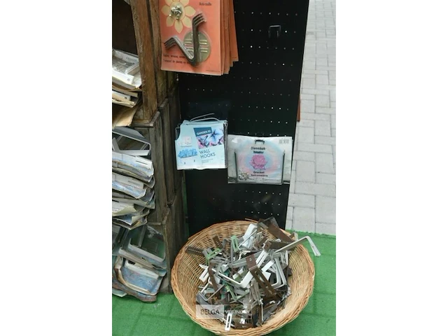 Inhoud rek ±65 bloembakhaken - afbeelding 4 van  6
