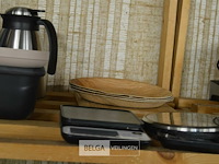 Inhoud rek bekers, potjes, keukenweegschaal,… - afbeelding 4 van  5