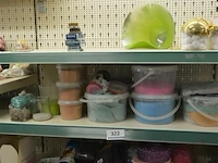 Inhoud rek div deco materialen - afbeelding 1 van  6