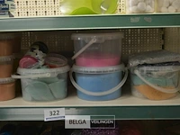 Inhoud rek div deco materialen - afbeelding 2 van  6