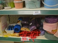 Inhoud rek div deco materialen - afbeelding 4 van  6