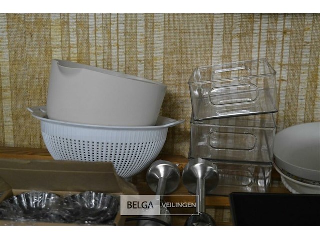 Inhoud rek div keukentoestellen en toebehoren - afbeelding 2 van  7