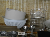 Inhoud rek div keukentoestellen en toebehoren - afbeelding 2 van  7